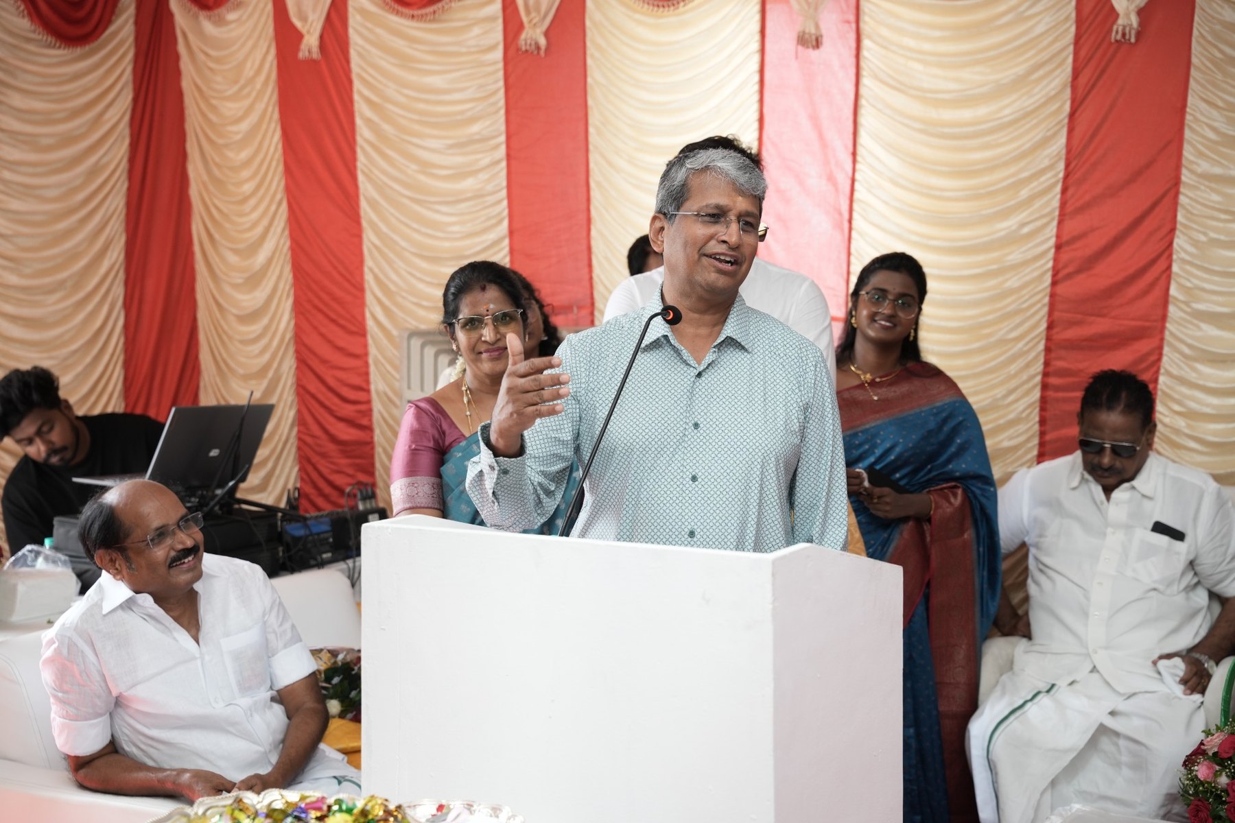 Dr. S. Manivannan addressing the gathering at Samara Assisted Living