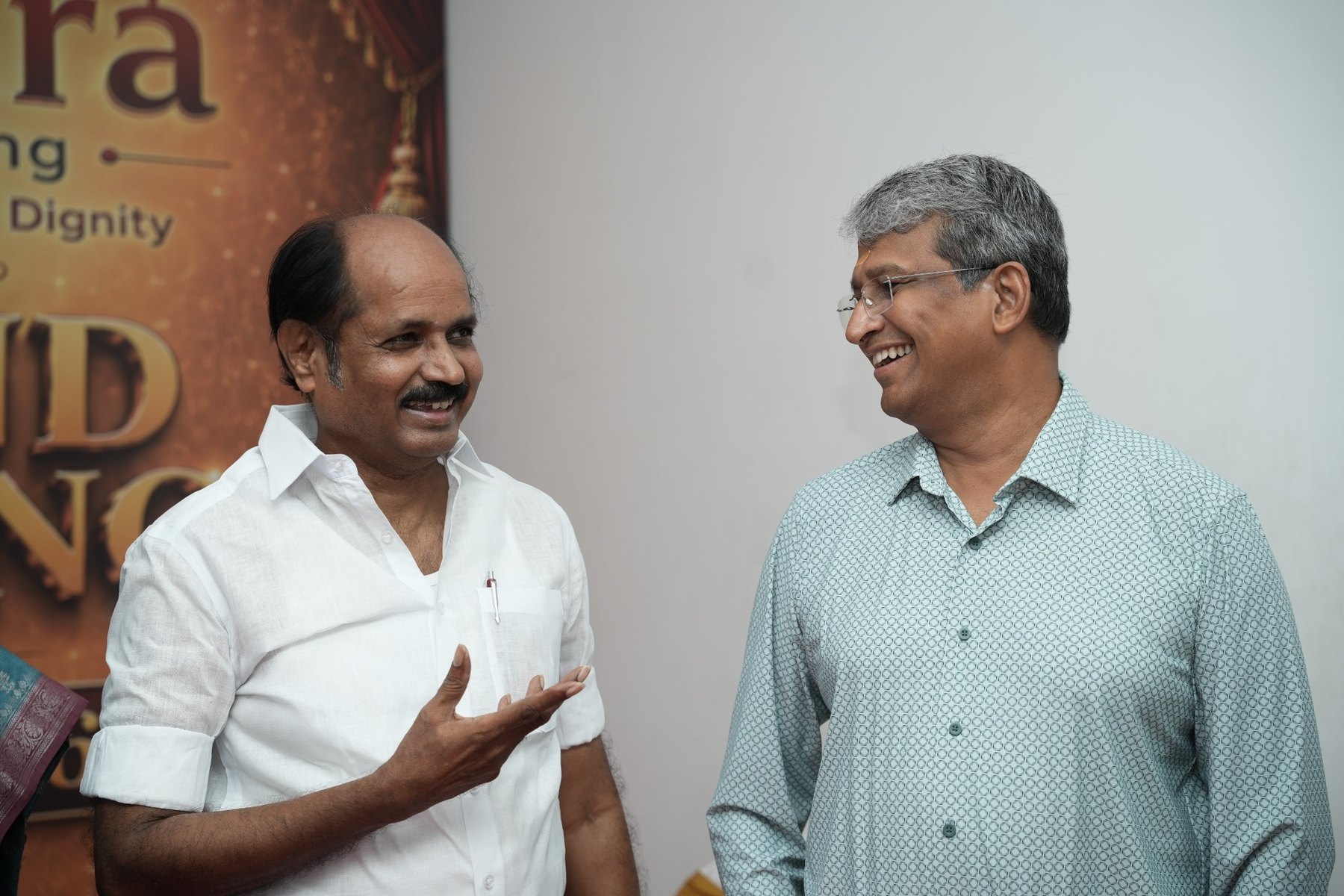 Dr. S. Manivannan sharing lighter moments with Boomi R at the Samara inauguration