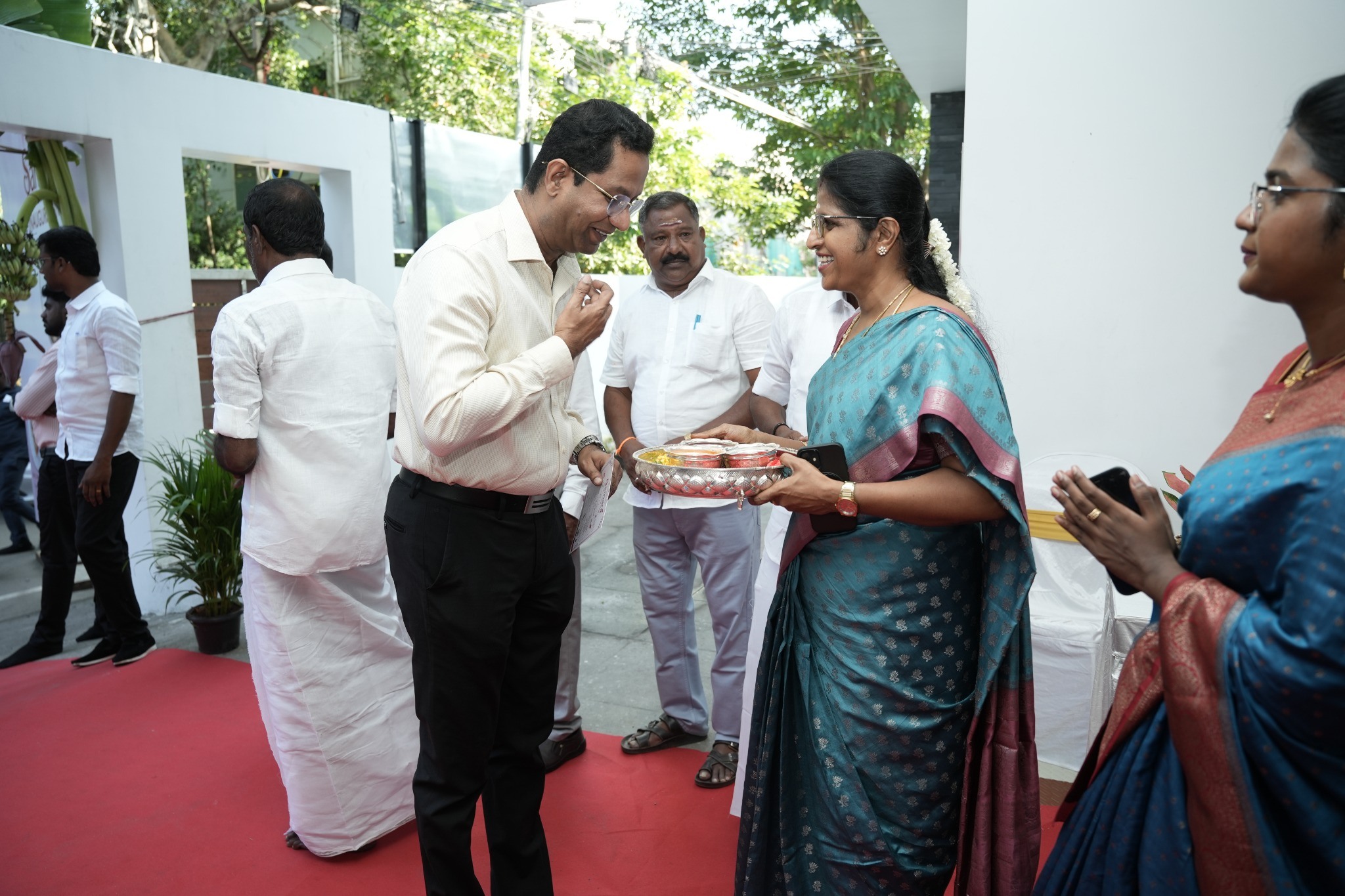 Traditional welcome to Dr. Anbarasan by Directors of Samara Health Care LLP, Dr. Chellaboomi & Dr. Maneesha Boominathan